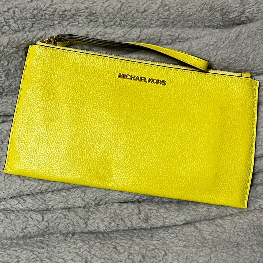 Michael Kors Jet Set Wristlet